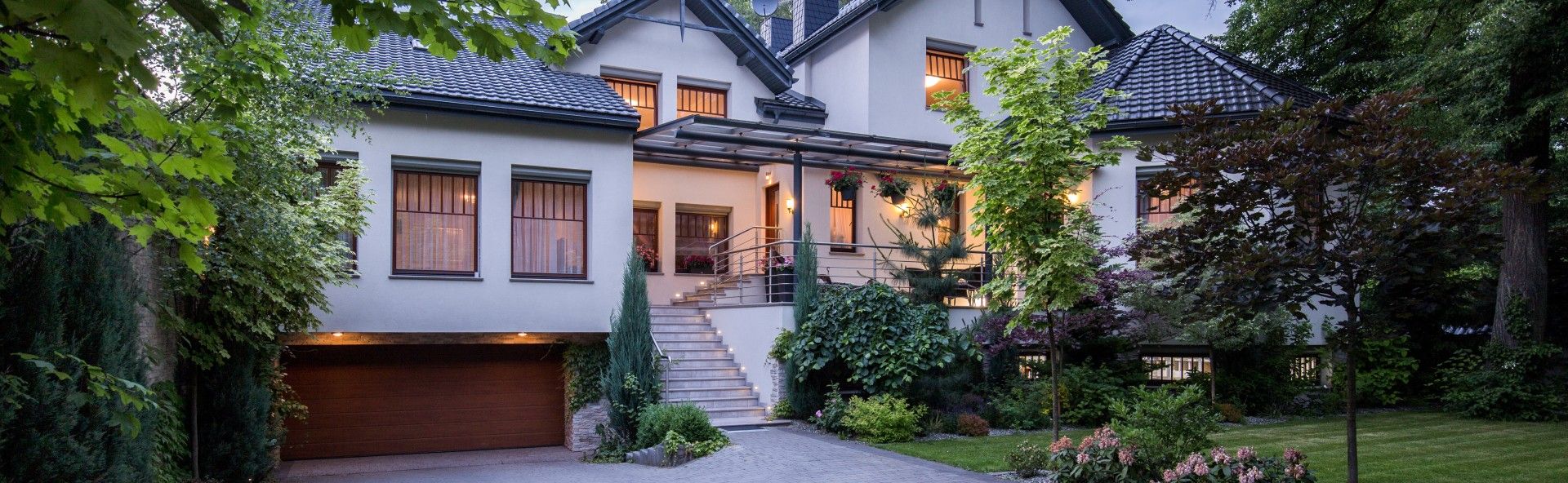 Schönes Wohnhaus mit Garten und Garage